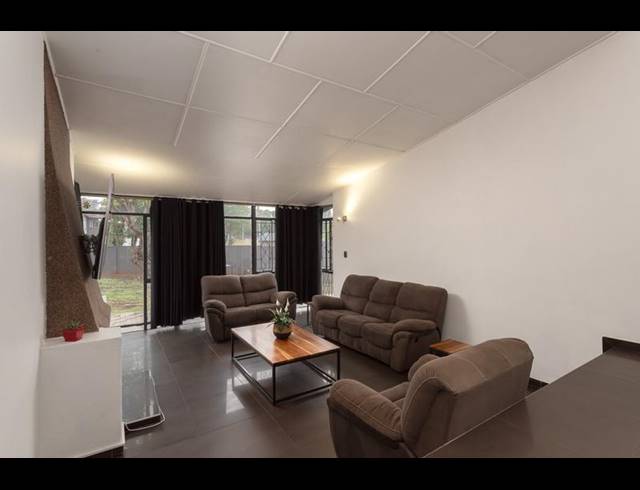 3 BEDROOM HOUSE FOR SALE IN SOUTH CREST